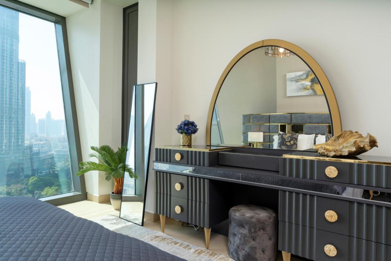 Prestige Living 1Br With Full Burj Khalifa View By Auberge Dubai Luaran gambar