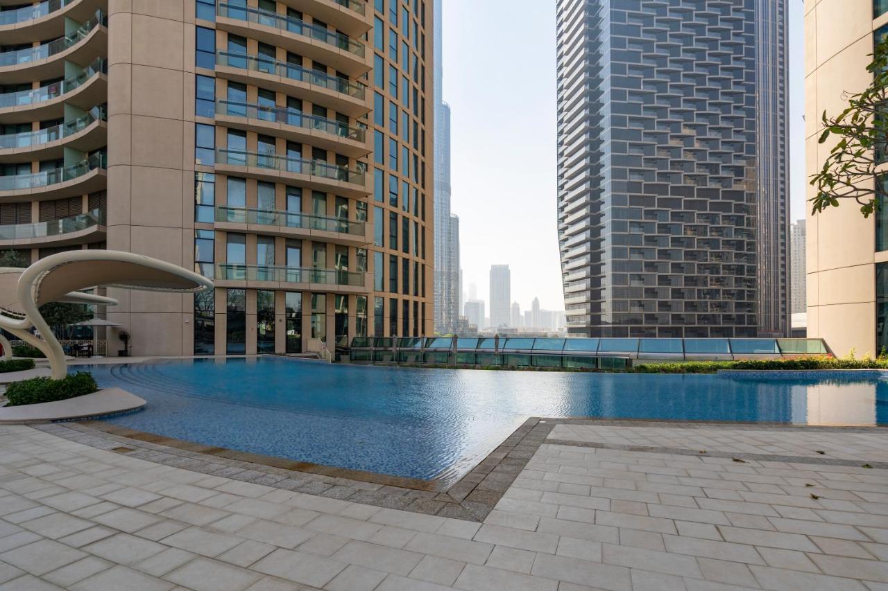 Prestige Living 1Br With Full Burj Khalifa View By Auberge Dubai Luaran gambar