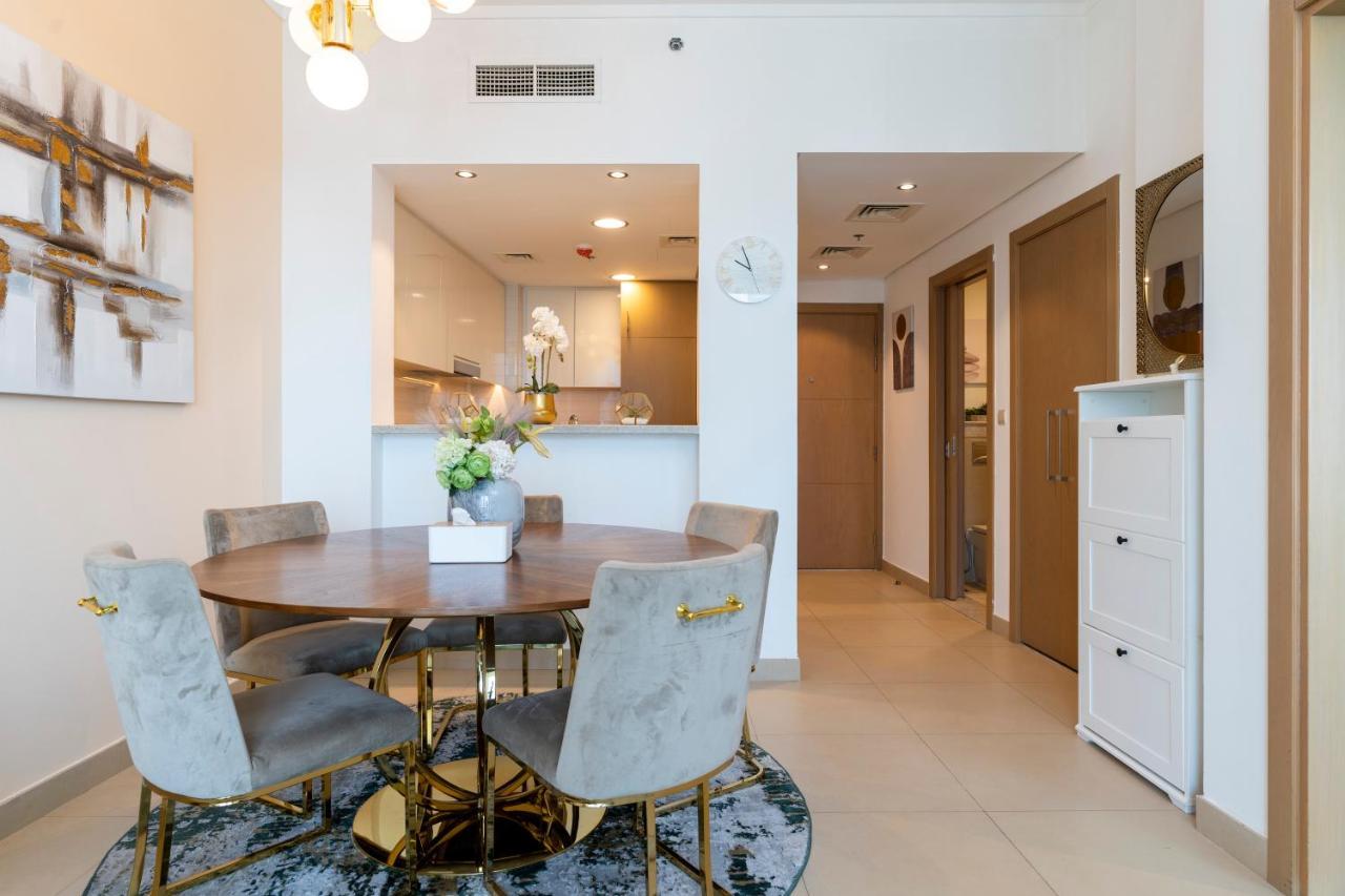 Prestige Living 1Br With Full Burj Khalifa View By Auberge Dubai Luaran gambar